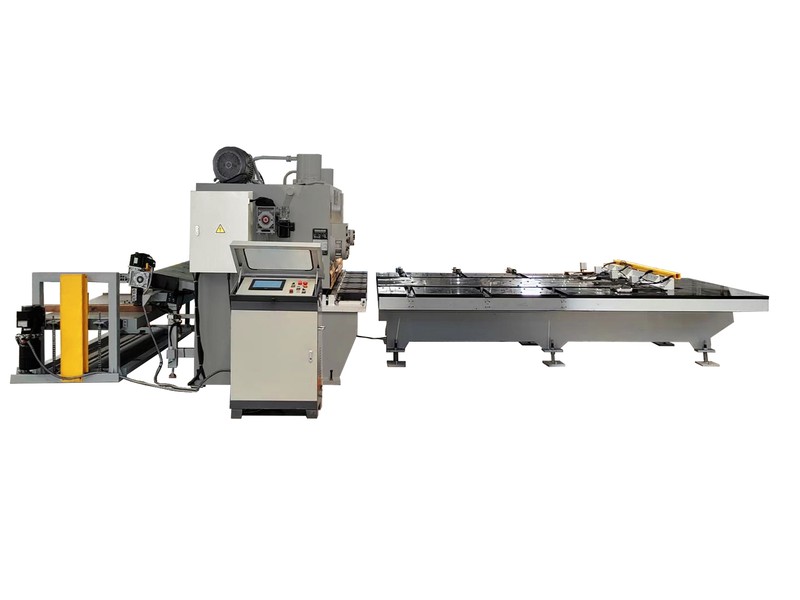 Ножницы NGH-3206 - общий вид в составе автоматизированной линии резки Гильотина NGH-3206 - общий вид в составе автоматизированной линии резки